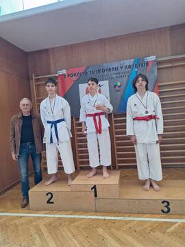 Lan Požar 2. mesto v katah med kadeti